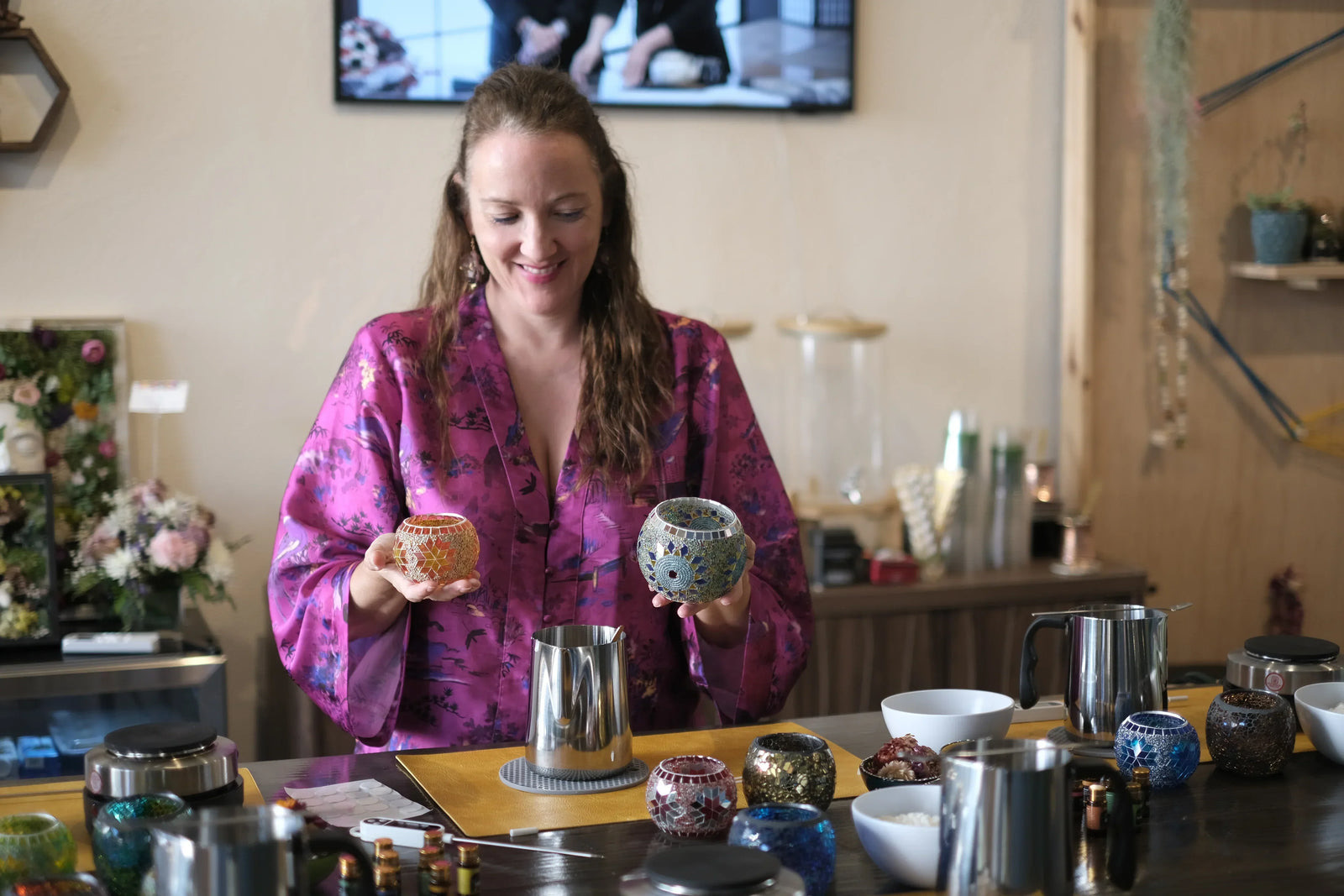 A guest pouring her candle at the workshop table